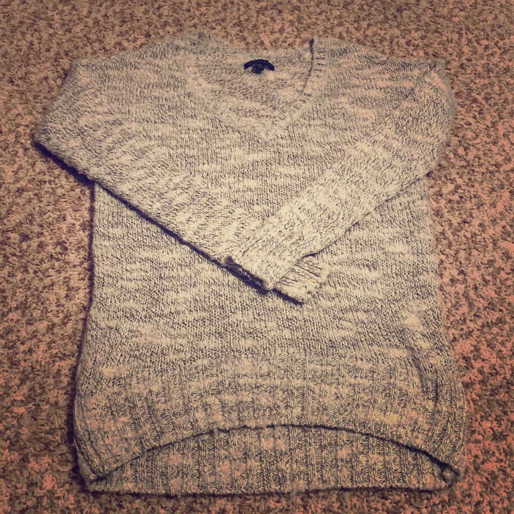 American Eagle marled v neck sweater